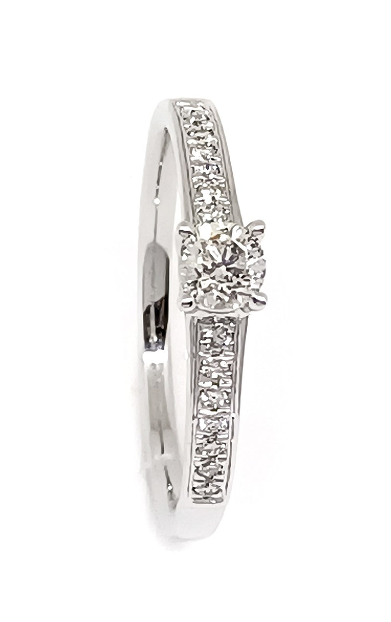 Anillo Solitario con Diamantes
