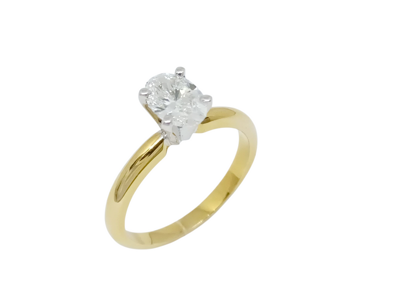 Anillo Solitario Oval de Laboratorio