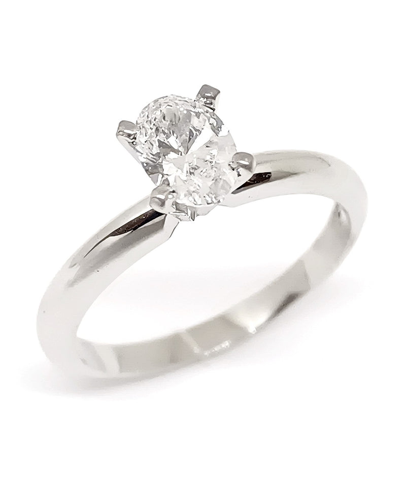 Anillo Oval con Diamante Natural