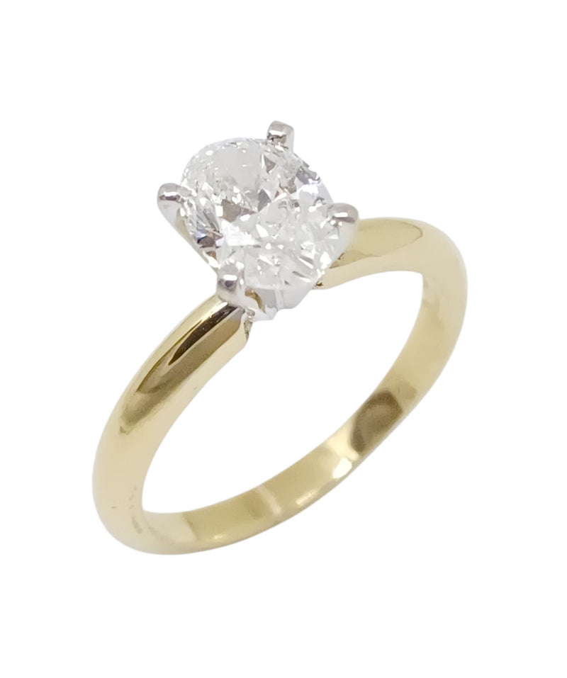 Anillo Solitario Oval de Laboratorio